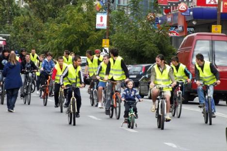 Bicicleta, cel mai rapid mijloc de transport în Oradea. Peste 500 de orădeni au pedalat victorioşi prin oraş (FOTO/VIDEO)