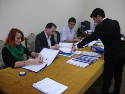 PDL-iştii şi PPMT-iştii şi-au depus candidaturile pe furiş (FOTO)