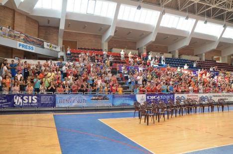 Vicecampionii naţionali la baschet, primiţi acasă cu aplauze şi urale de fanii orădeni (FOTO/VIDEO)