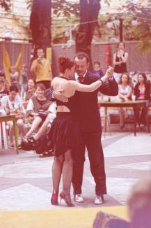 Grădina amintirilor: Terasa Hotelului Parc, reînsufleţită cu seri de poezie, proiecţii de filme mute şi demonstraţii de tango (FOTO)