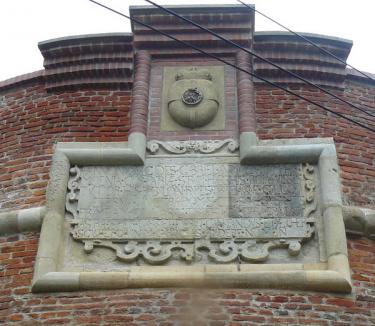 Placa comemorativă de pe Bastionul Bethlen al Cetăţii Oradea, dezvelită (FOTO)