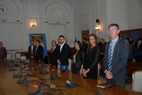 Mihai Răzvan Ungureanu, la întâlnirea cu membrii Forţa Civică Bihor: "Mulţi mi-au spus că politica e murdară" (FOTO)