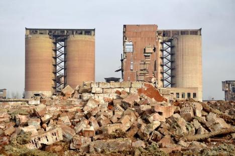 Praf de Alumină: Ruşii demolează fosta fabrică Alumina, cândva unică în Europa (FOTO/VIDEO)
