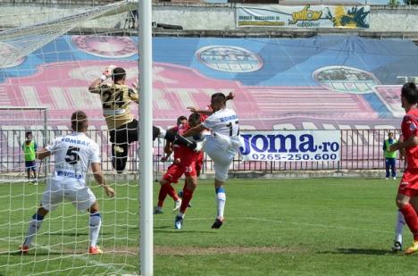 Surpriză: FC Bihor a învins lidera Gloria Bistriţa cu 2-0 (FOTO)