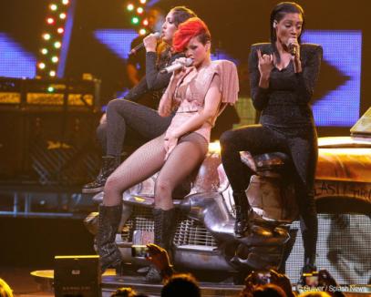 Rihanna se excită pe scenă