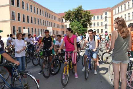 Elevii gojdişti promovează ciclismul, chiar dacă nu au destule piste în oraş (FOTO)