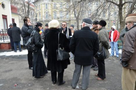 Dezinteres pentru mitingul avocatului Petru Trif: "Unde-s intelectualii Oradiei?" (FOTO)