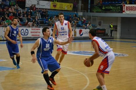 CSM Oradea a câştigat cu 99-50 meciul cu codaşa Farul Constanţa (FOTO)