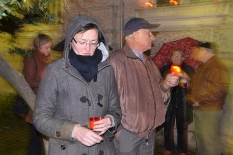 PPMT a protestat cu candele pentru retrocedarea în natură a clădirii în care a funcţionat Policlinica Mare (FOTO)