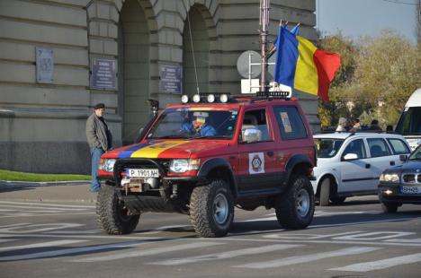 "Noi suntem români": Sute de orădeni au sărbătorit 1 Decembrie cu steaguri şi maşini "tricolorate" (FOTO / VIDEO)