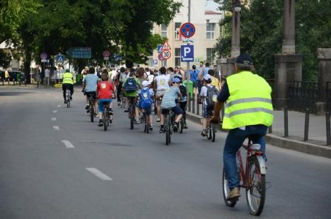 Elevii gojdişti promovează ciclismul, chiar dacă nu au destule piste în oraş (FOTO)