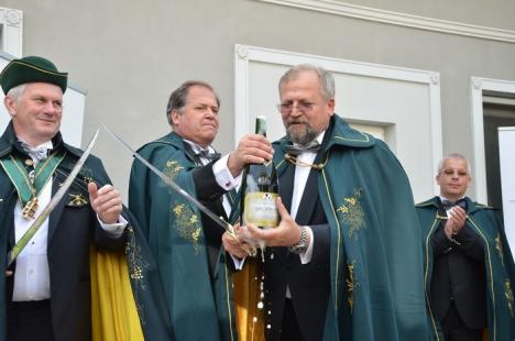 Santé, bonheur, champagne! Cavaleri-sabreri au deschis sticle de şampanie cu sabia la restaurantul Graf (FOTO/VIDEO)