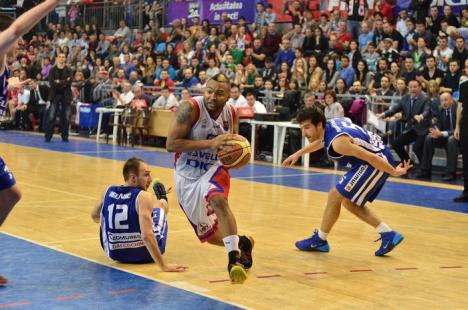 Înfrângere la limită pentru baschetbaliştii de la CSM, în faţa vicecampioanei (FOTO)