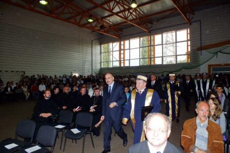 Anul universitar a început cu o comemorare a lui Teodor Maghiar şi cu emiterea unor pretenţii de performanţă (FOTO/VIDEO)