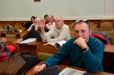 "Mă simt furat!": Orădenii au protestat în Consiliul Local împotriva majorării impozitelor pe terenuri (FOTO)