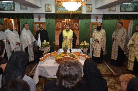 Criticat că n-a mers la înmormântare, episcopul Sofronie a oficiat parastasul părintelui Ciordaş (FOTO)