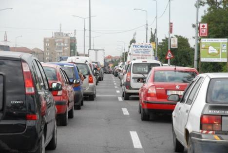 Odată ajuns la Oradea, Crin Antonescu s-a dus la o cafea sub Pasaj (FOTO)