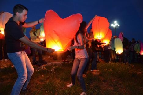 ASUOfest s-a terminat cu lampioane colorate "aruncate" peste oraş (FOTO)