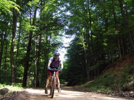 Pe drumuri de munte: CAPDD a deschis două centre de închiriere biciclete pentru excursii în Munţii Bihor şi Pădurea Craiului (FOTO)