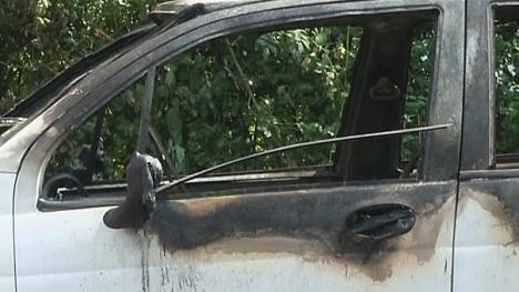 Pericol de explozie în Rogerius: Un Matiz a luat foc, iar rezervorul de benzină s-a fisurat (FOTO / VIDEO)