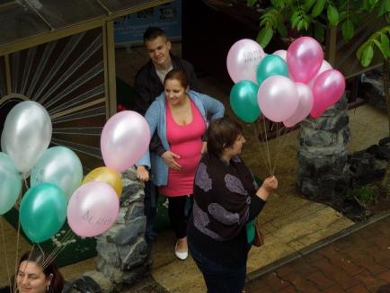 Părinţi de îngeri: Zeci de baloane lansate în aer, în memoria copilaşilor care nu mai sunt (FOTO / VIDEO)