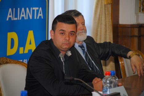 Mihai Răzvan Ungureanu, la întâlnirea cu membrii Forţa Civică Bihor: "Mulţi mi-au spus că politica e murdară" (FOTO)