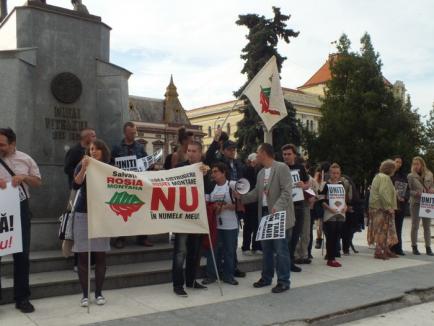 Nu se lasă: Pentru a cincea zi, orădenii au protestat împotriva cianurii la Roşia Montană (FOTO/VIDEO)