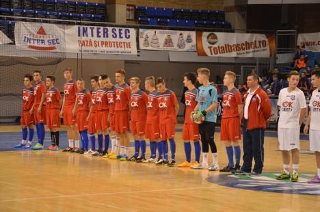 Sute de spectatori la prezentarea Centrului de Copii și Juniori al FC Bihor. Invitat special, Claudiu Keşeru (FOTO)