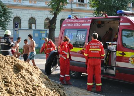 Intervenţie spectaculoasă: Patru copii în pericol de înec, salvaţi de pompieri dintr-un vârtej lângă Podul Dacia (FOTO)