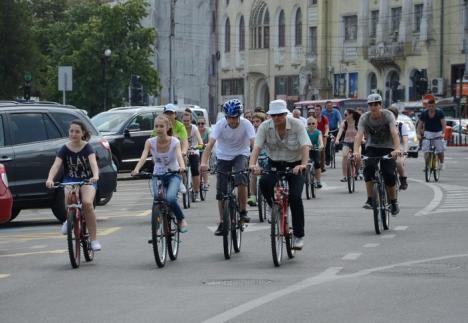 Elevii gojdişti promovează ciclismul, chiar dacă nu au destule piste în oraş (FOTO)