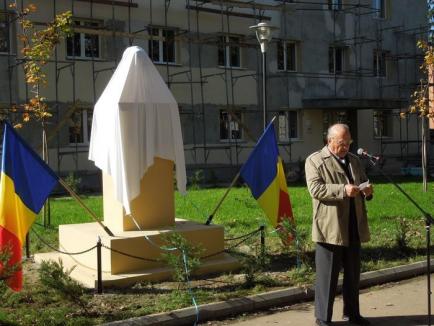 Anti-erou pe soclu: Autorităţile din Marghita i-au ridicat statuie unui bolşevic stalinist şovin (FOTO)