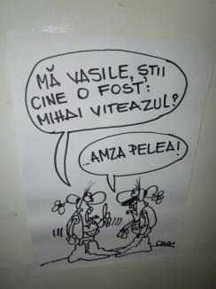 Taxele şi impozitele plătite de orădeni, caricaturizate într-o expoziţie la Primărie (FOTO)