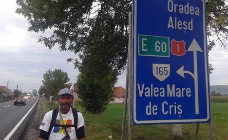 3.150 kilometri: Alexandru Popescu face pe jos drumul de la Ploieşti la Bruxelles, în semn de protest faţă exploatarea gazelor de şist (FOTO)