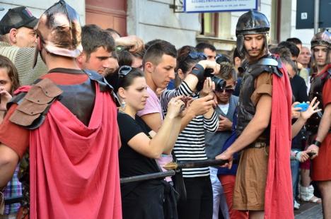 Patimile lui Hristos: Sute de orădeni l-au însoţit pe Iisus pe Drumul Crucii (FOTO / VIDEO)