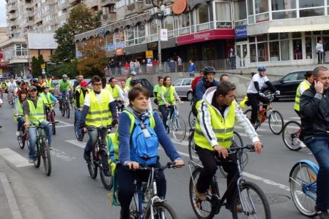 Bicicleta, cel mai rapid mijloc de transport în Oradea. Peste 500 de orădeni au pedalat victorioşi prin oraş (FOTO/VIDEO)