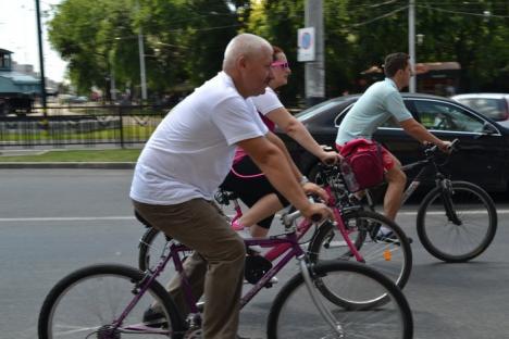 Elevii gojdişti promovează ciclismul, chiar dacă nu au destule piste în oraş (FOTO)