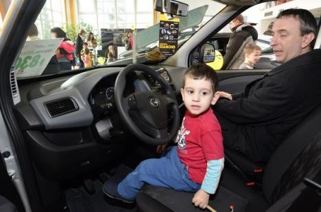 Noile modele Opel, testate de orădeni la Ziua Porţilor Deschise (FOTO)