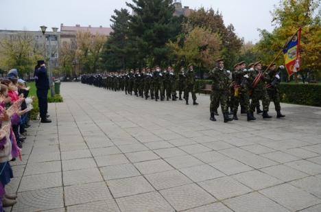 Sute de orădeni au onorat, de ziua ei, Armata Română (FOTO)