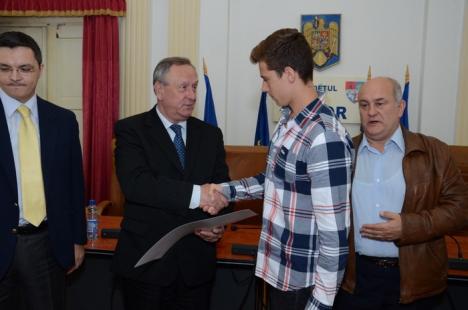 Campionii de la echipa de polo juniori I a CS Crişul, premiaţi de conducerea clubului (FOTO)