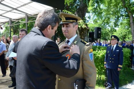 Autorităţile au marcat Ziua Eroilor Neamului cu depuneri de coroane (FOTO)