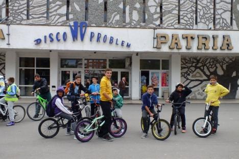 Bicicleta, cel mai rapid mijloc de transport în Oradea. Peste 500 de orădeni au pedalat victorioşi prin oraş (FOTO/VIDEO)