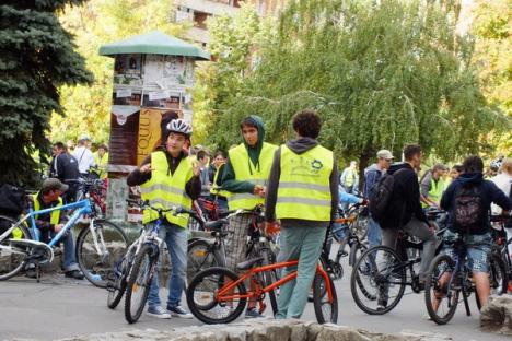 Bicicleta, cel mai rapid mijloc de transport în Oradea. Peste 500 de orădeni au pedalat victorioşi prin oraş (FOTO/VIDEO)