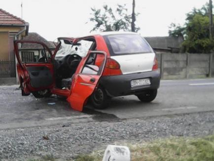 Accident la Oşorhei: Un Matiz a fost izbit frontal de un TIR (FOTO/VIDEO)