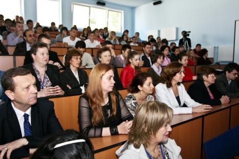 Universitatea Agora a trimis în lume noi generaţii de economişti şi jurişti (FOTO)