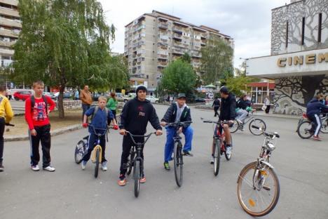 Bicicleta, cel mai rapid mijloc de transport în Oradea. Peste 500 de orădeni au pedalat victorioşi prin oraş (FOTO/VIDEO)