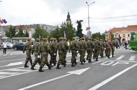 Ziua Drapelului la Oradea: Festivităţi scurtate de doliul naţional (FOTO)