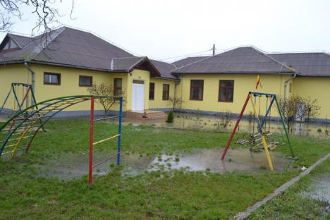 Ca la noi la nimenea: Şcoala din Leş, inundată la fiecare ploaie! (FOTO / VIDEO)