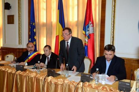 Oradea are o nouă conducere: Bolojan şi consilierii locali au depus jurământul (FOTO)