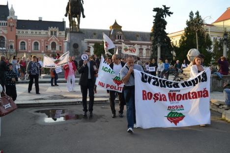 Un nou miting împotriva exploatărilor cu cianuri: "Ponta nu uita, Roşia nu e a ta!" (FOTO/VIDEO)