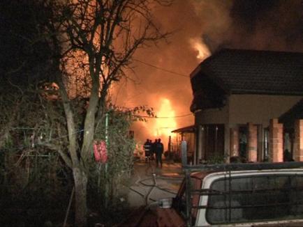 Atelier de tâmplărie distrus într-un incendiu la Salonta (FOTO/VIDEO)